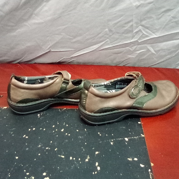 P.W. Minor Mary Jane Brown Size 9 - Picture 3 of 5